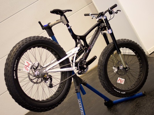 Santa_Cruz_V10_Fat_Bike~2